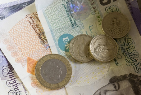 UK Savings rates to continue to fall despite auto-enrolment