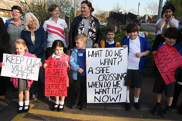 School children want a safer crossing at Smithy Bridge