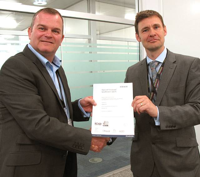David Letts (left) receives his certificate from Laing O’Rourke managing director of Infrastructure Gary Wells