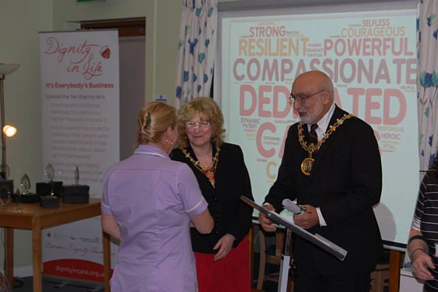 Mayoress Cecile Biant and Mayor Surinder Biant presenting an award 