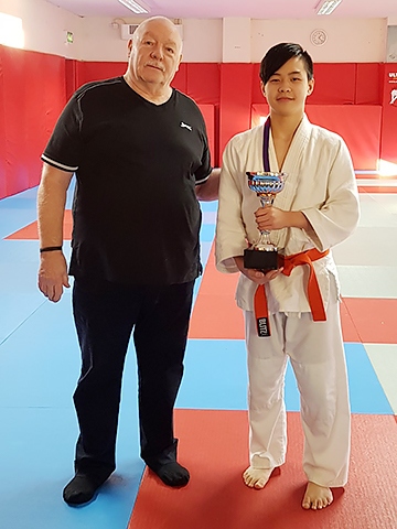 Rochdale Judo Club Championships<br / > Club Chairman, Warren Schofield presents Chris Lau with the Club Champion award