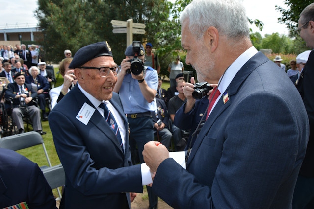 Len Couzens receives the Ordre national de la Légion d'honneur 