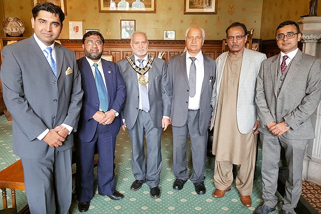 Sohail Ahmed Anjaum Ansari, Business Ambassador of Sahiwal and former President of the Chamber of  Industry and Trade, Solicitor Sohaib Abmed, businessman Mian Mohammad Ashraf Ansari, Adeel Mushtaq, Liaqat Ali and the Mayor of Rochdale  Mohammed Zaman 