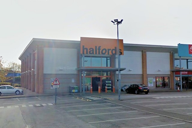 Halfords on Central Retail Park in Rochdale