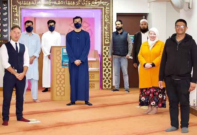 Steve Taylor, Chief Officer and Dr Shona McCallum, Medical Director, Bury and Rochdale Care Organisation, Nabeel Tariq, iCare Project Lead, Tariq Mohmmed, BAME Staff Network Lead, volunteers from Madina Masjid and Neeli Mosque