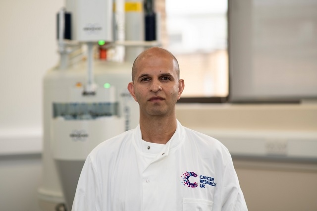 Dr Ali Raoof is a lead medicinal chemist at the Cancer Research UK Manchester Institute – part of the University of Manchester – where he helps to develop new drugs to treat cancer patients.