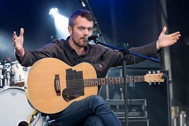 Kirk McElhinney performing at the Feel Good Festival in 2017