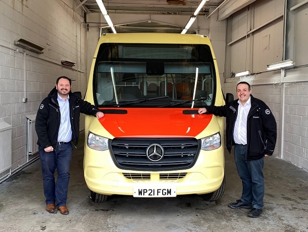Transdev CEO Alex Hornby (left) and Operations Director Vitto Pizzuti with one of the operator’s new Mellor Strata Ultra buses