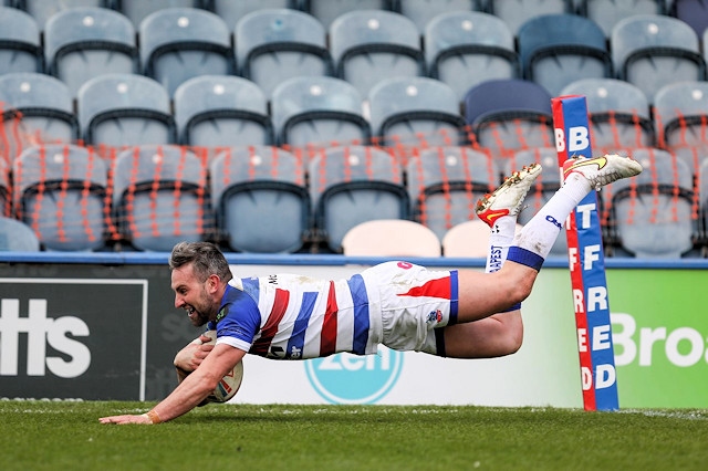 McNally scores a try for Hornets against Hunslet