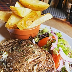 Steak and chunky chips at the Baum