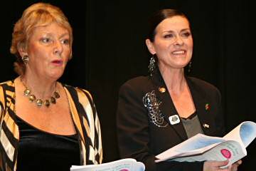 Lisa Stansfield (right) with Sue Verity leading the singing of White Christmas