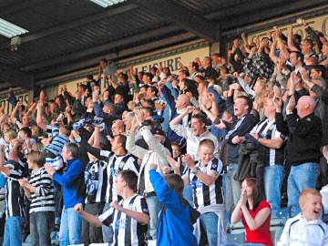 The Dale fans celebrate Murray's opener