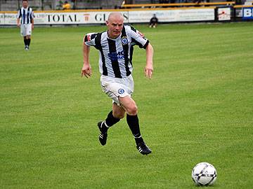 Gary Jones makes a burst from midfield