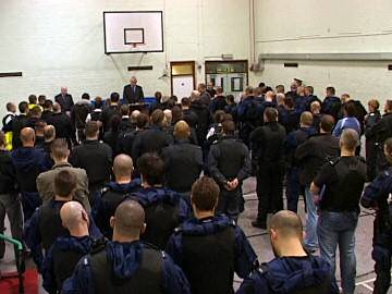 Police briefing before the drugs raid