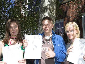 Suzanne Cashia, Joe Campbell & Suzanne Booth - Falinge