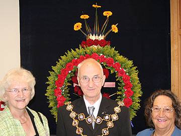 'The Salvation Army Crest' creators Brenda Jones & Eleanor Clarke with Mayor Evans 