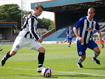 Le Fondre whips in a cross