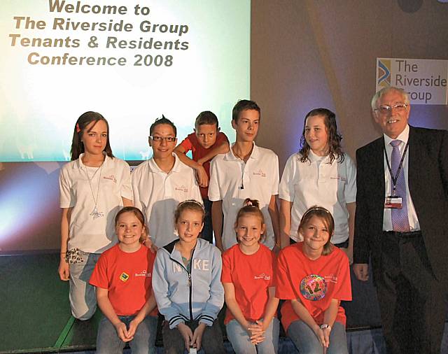 Junior Warden Mentors (back row l-r), Sara Tasker, Thomas Shepherdson, Junior warden TJ Wilson, Mentors Nail Ward & Danielle Young, (front row l-r)Kylie Clayton, Charlotte Doran, Leah and Danielle Goodall Cook, with Colin Whiteley Community Warden Supervisor.