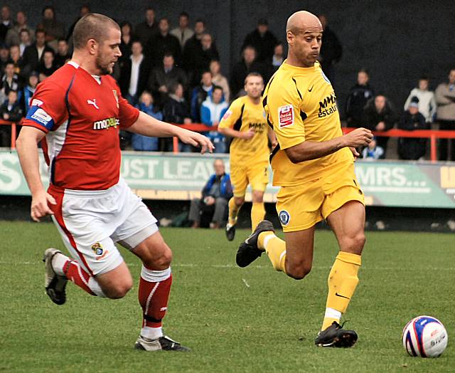 Lee Thorpe takes on Jim Bentley.