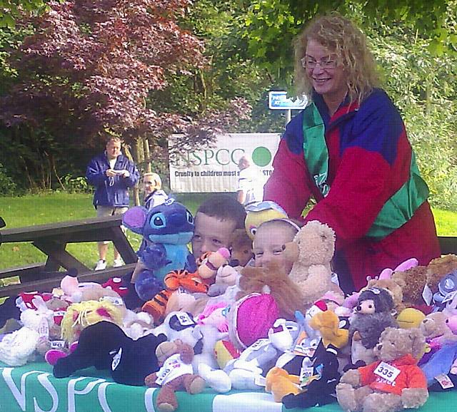 Ged O'Donnell at a teddy raffle with two young helpers.