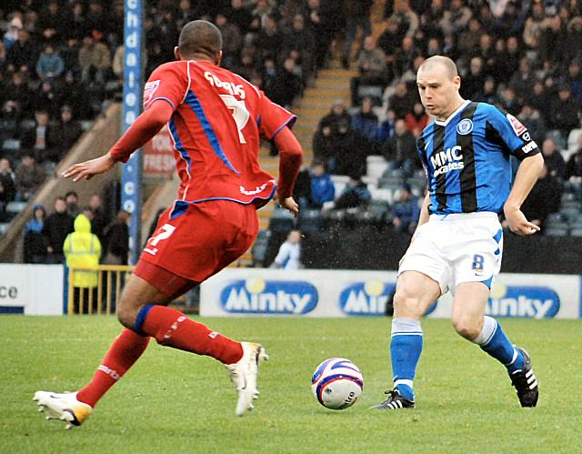 Gary Jones plays a pass.