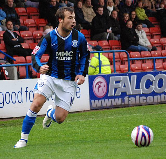 Le Fondre gets to the byline but there is no-one on hand to receive his cross.