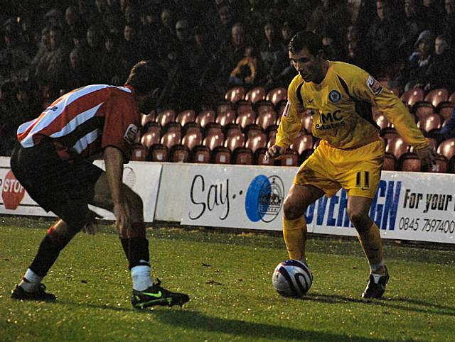 Rundle attempts to take on his marker.