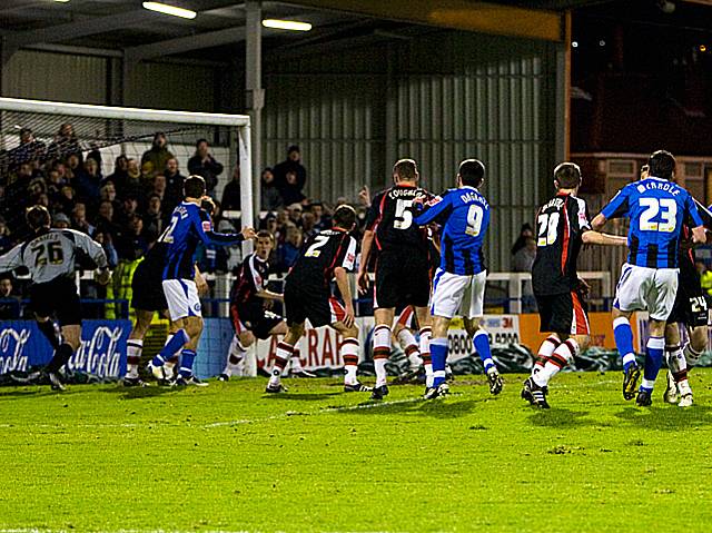 McEvilly scores the winning goal for Dale (Rochdale v Shrewsbury 26-12-08)