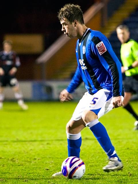 Clark Keltie looks to pick out a pass (Rochdale v Shrewsbury 26-12-08)