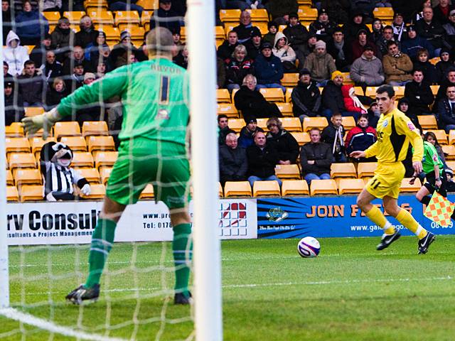 Rundle prepares to put in a cross - Port Vale v Rochdale 28-12-08