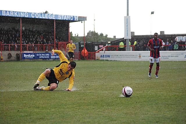 Rundle slides as conditions worsen during the first half