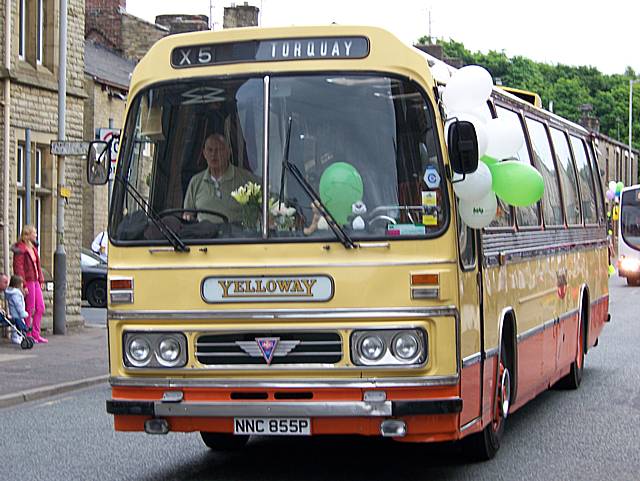 An old Yelloway bus at Milnrow and Newhey Carnival