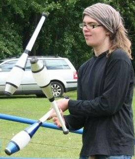 Tom Butterworth juggling