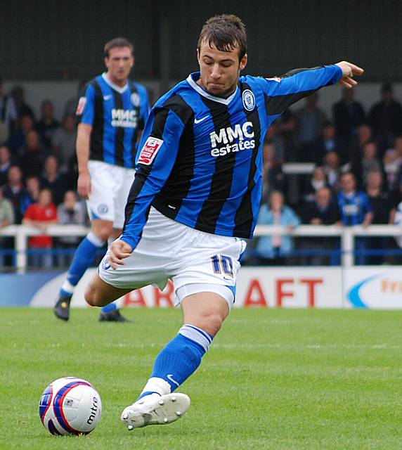 Adam Le Fondre shapes to shoot