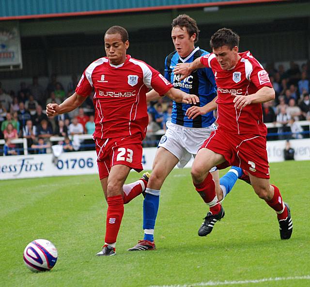 Will Buckley tries to squeeze between Elliott Bennett and David Buchanan.