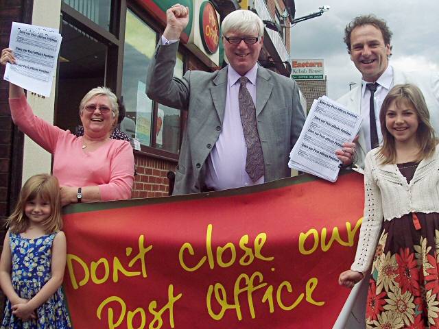 Ann Sutton, Paul Rowen MP and Councillor Greg Couzens with his daughters