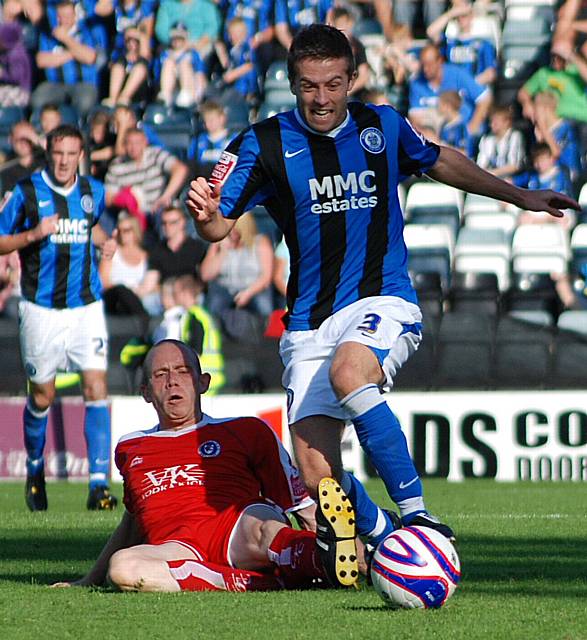 Tom Kennedy has extended his Rochdale contract to the end of next season.