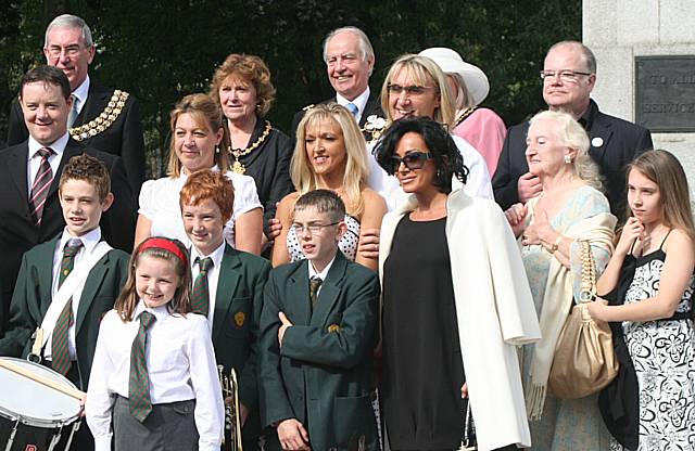 Dignatories and local children at the cenotaph.