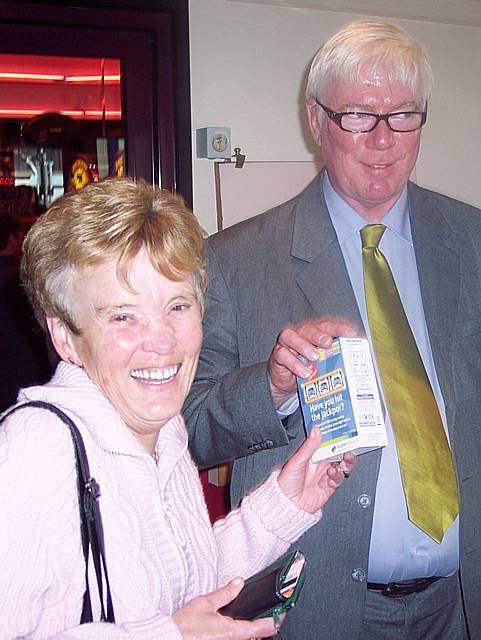 Rochdale MP Paul Rowen gives away free lightbulbs to a Mecca Bingo member.