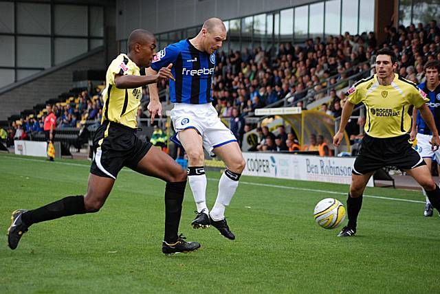 Jones lays the ball off under pressure.