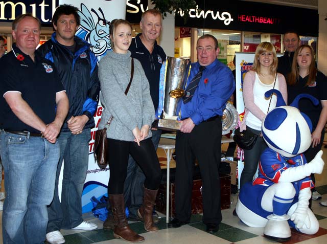 Super League trophy comes to Rochdale 