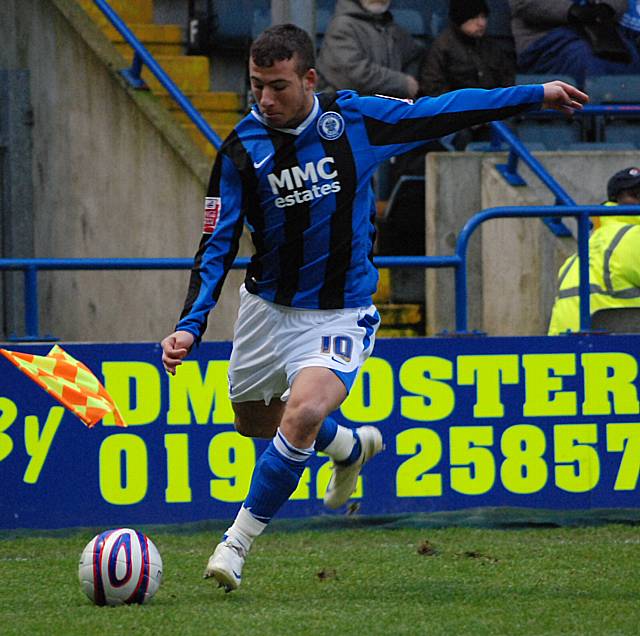 Le Fondre puts in a cross.