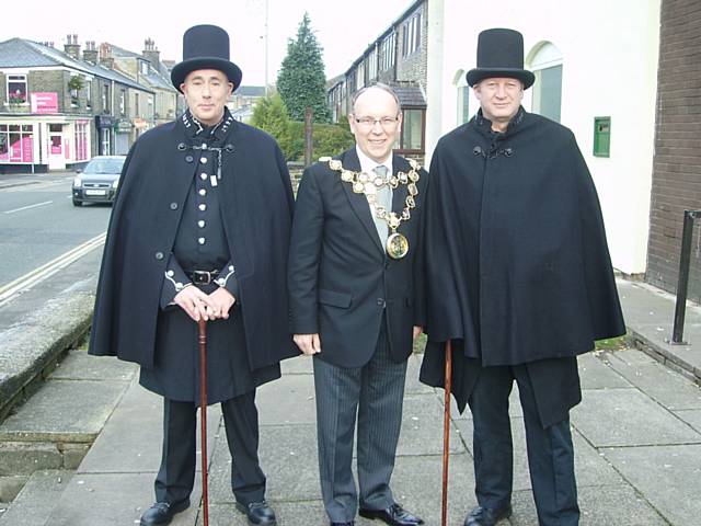 Rochdale's Mayor, Councillor Keith Swift, with police representatives at the Milnrow engagement day. 