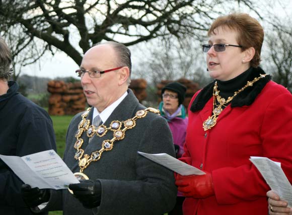 The Mayor of Rochdale, Councillor Keith Swift and the Mayoress Sue Etchells sing along