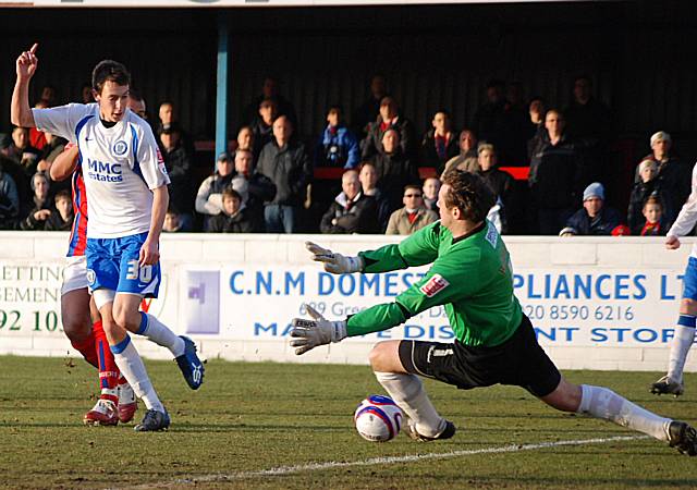 Tony Roberts denies Buckley at close quarters.