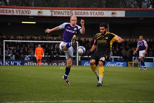 Jason Kennedy beats Hamza Bencherif to the ball.