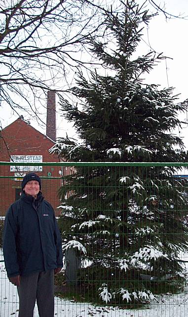 Councillor Peter Davison at the Castleton Christmas tree in the snow earlier this week.