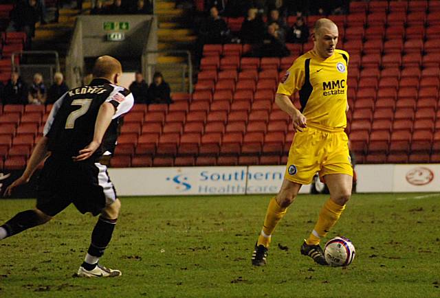 Gary Jones finds space in front of Jason Kennedy.