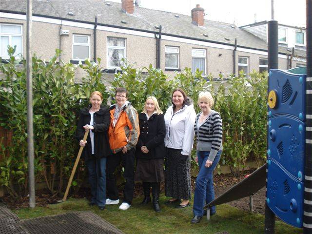 All systems 'hoe' for the 'Hands on at Howard Street' group; Melanie Ashurst, Christine Jones, Maria Dziobek, Emma Mew and Rita Clarke.