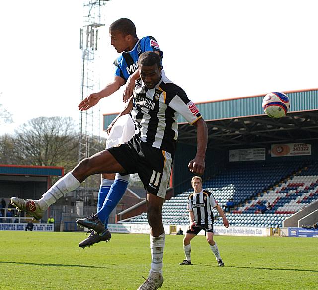 Thompson and Edwards challenge in the air.